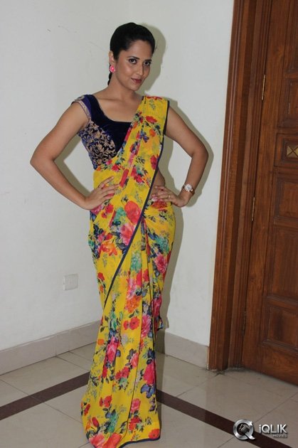 Anasuya-at-Srimanthudu-Movie-Thank-You-Function